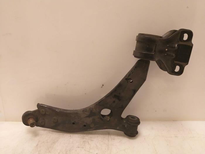Front wishbone, right from a Ford Focus 3 Wagon 1.5 TDCi 2017