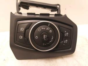 Usados Interruptor de luz Ford Focus 3 Wagon 1.5 TDCi Precio € 66,55 IVA incluido ofrecido por Van Gils Automotive
