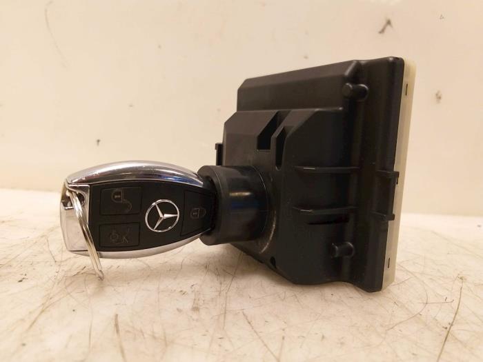 Cerradura de contacto y llave de un Mercedes-Benz C (R205) C-220d 2.2 16V BlueTEC 4-Matic 2016