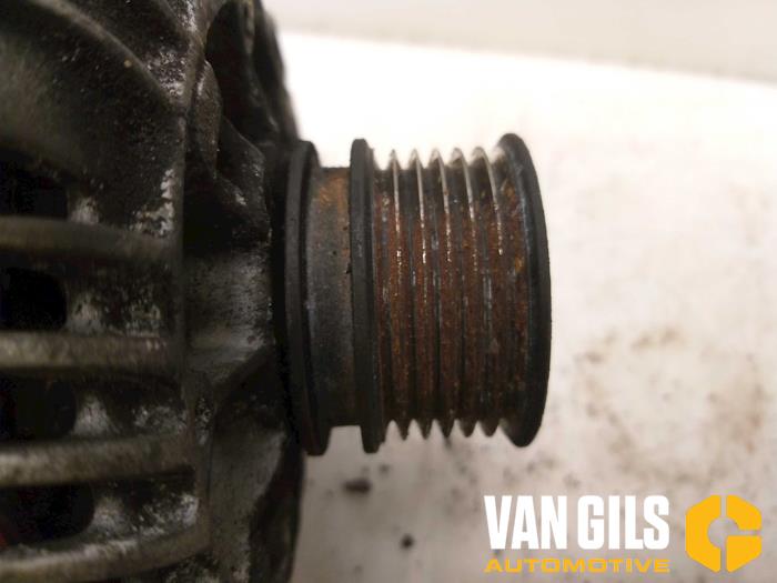 Dynamo van een Volkswagen Transporter/Caravelle T4 1.9 TDI 2001