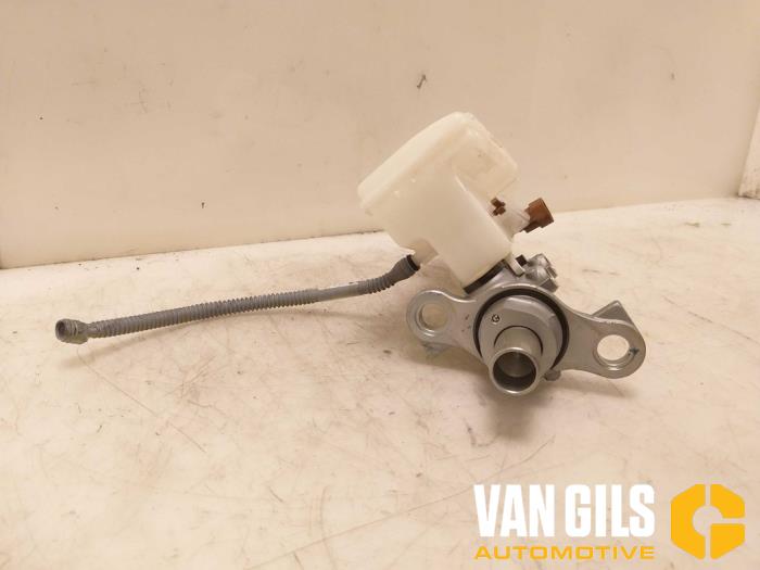 Master cylinder from a Opel Astra K Sports Tourer 1.4 Turbo 16V 2019