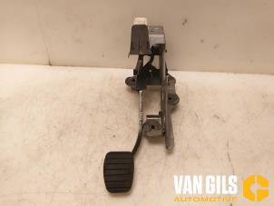 Used Brake pedal Renault Clio IV (5R) 0.9 Energy TCE 90 12V Price € 44,00 Margin scheme offered by Van Gils Automotive