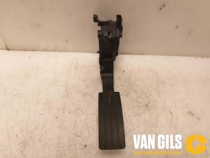 Used Accelerator pedal Renault Clio IV (5R) 0.9 Energy TCE 90 12V Price € 31,00 Margin scheme offered by Van Gils Automotive