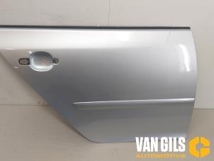 Usados Placa de puerta de 4 puertas derecha detrás Volkswagen Golf V (1K1) 1.6 Precio € 54,00 Norma de margen ofrecido por Van Gils Automotive