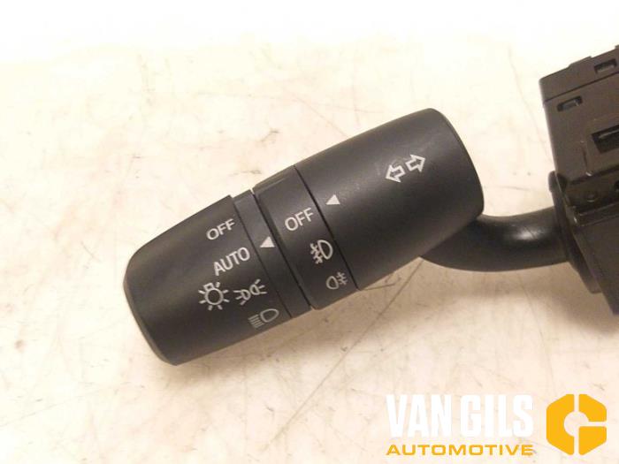 Interruptor de indicador de dirección de un Mazda CX-3 2.0 SkyActiv-G 120 2015