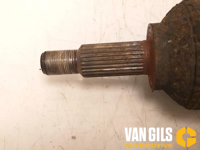 Front drive shaft, left from a Renault Trafic New (FL) 1.9 dCi 82 16V 2005