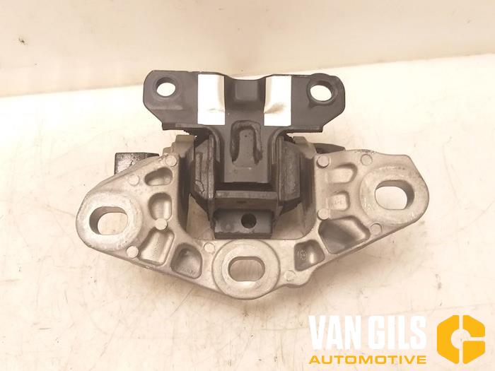 Gearbox mount from a Mazda CX-3 2.0 SkyActiv-G 120 2015