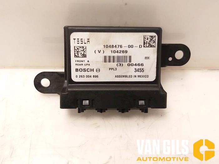 Usagé Module PDC Tesla Model S 90D Prix € 181,50 Prix TTC proposé par Van Gils Automotive