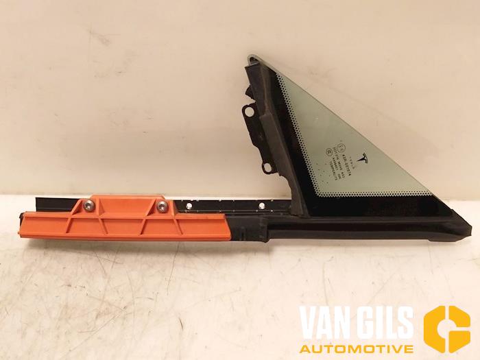 Usados Ventanilla triangular izquierda delante Tesla Model S 90D Precio € 133,10 IVA incluido ofrecido por Van Gils Automotive