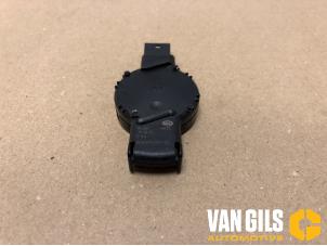 Used Rain sensor Tesla Model S 90D Price € 53,24 Inclusive VAT offered by Van Gils Automotive