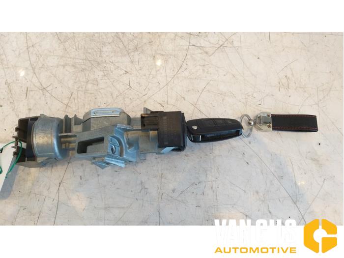 Zündschloss+Schlüssel van een Ford Focus 3 1.0 Ti-VCT EcoBoost 12V 125 2015