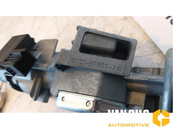 Ignition lock + key from a Ford Focus 3 1.0 Ti-VCT EcoBoost 12V 125 2015