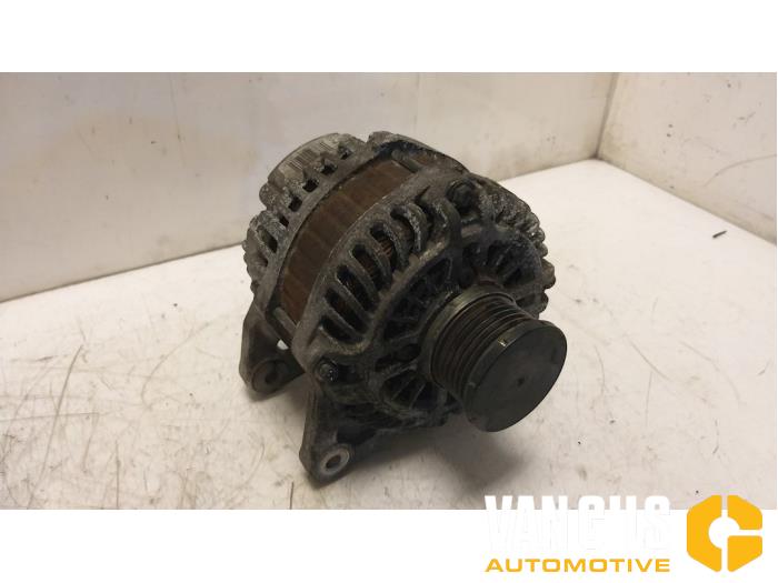 Begagnade Dynamo Renault Clio IV (5R) 1.6 Turbo 16V RS 200 EDC Pris på förfrågan erbjuds av Van Gils Automotive