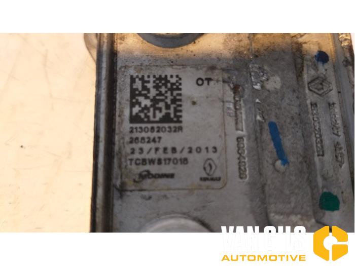 Refrigerador de aceite de un Renault Clio IV (5R) 0.9 Energy TCE 90 12V 2013