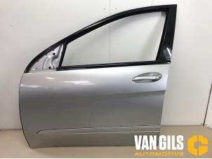 Używane Drzwi lewe przednie wersja 4-drzwiowa Mercedes R (W251) 3.0 280 CDI 24V 4-Matic Cena € 349,99 Procedura marży oferowane przez Van Gils Automotive