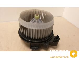 Usagé Moteur de ventilation chauffage Toyota Avensis (T27) 2.0 16V VVT-i Prix € 55,00 Règlement à la marge proposé par Van Gils Automotive