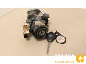 Usagé Serrure de contact + clé Toyota Avensis (T27) 2.0 16V VVT-i Prix € 88,00 Règlement à la marge proposé par Van Gils Automotive