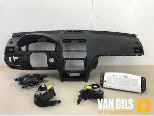 Używane Zestaw poduszki powietrznej Mercedes C (W204) 3.0 C-320 CDI V6 24V Cena € 699,99 Procedura marży oferowane przez Van Gils Automotive