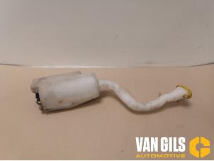Usagé Réservoir lave-glace avant Renault Twingo II (CN) 1.2 16V Prix € 30,00 Règlement à la marge proposé par Van Gils Automotive