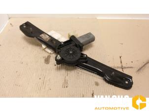 Używane Mechanizm szyby lewej tylnej wersja 4-drzwiowa BMW 1 serie (F20) 118i 1.5 TwinPower 12V Cena € 59,99 Procedura marży oferowane przez Van Gils Automotive