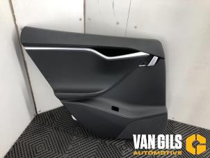 Begagnade List, bakdörr, 4-dörrars, vänster Tesla Model S 90D Pris € 99,22 Inklusive moms erbjuds av Van Gils Automotive