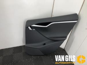 Begagnade List, bakdörr, 4-dörrars, höger Tesla Model S 90D Pris € 99,22 Inklusive moms erbjuds av Van Gils Automotive