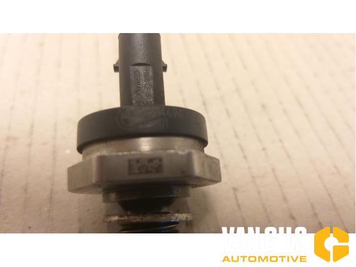 Sensor de presión de aceite de un BMW 5 serie (F10) 520d 16V 2014