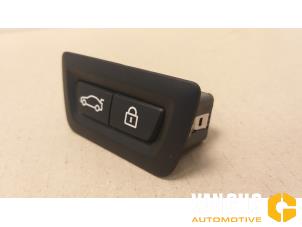 Usados Interruptor del portón trasero BMW 7 serie (F01/02/03/04) 740Ld xDrive 24V Precio de solicitud ofrecido por Van Gils Automotive