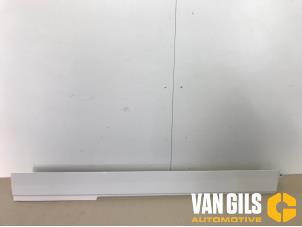 Used Sliding door rail, right Volkswagen Transporter T6 Price on request offered by Van Gils Automotive