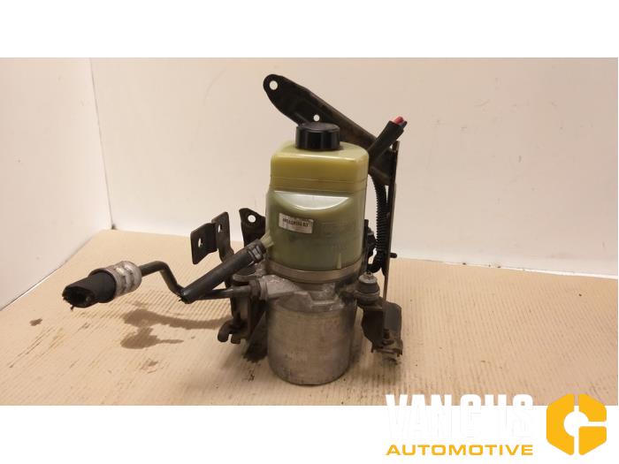 Power steering pump Ford Focus 2 Wagon 1.6 TDCi 16V 110 4M513K514BD