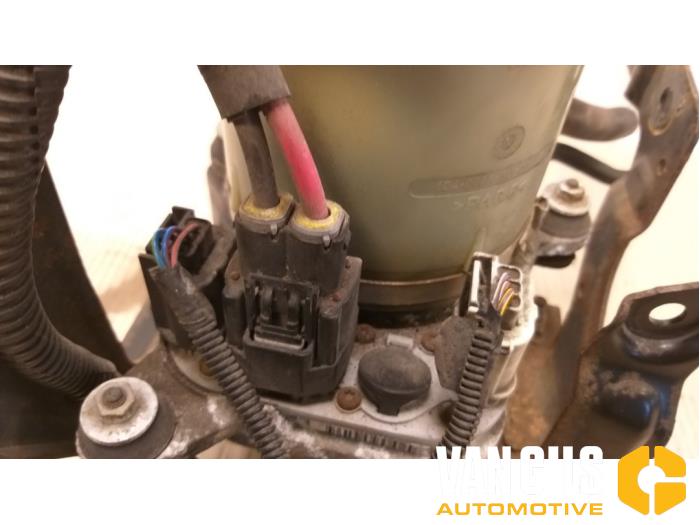 Power steering pump Ford Focus 2 Wagon 1.6 TDCi 16V 110 4M513K514BD