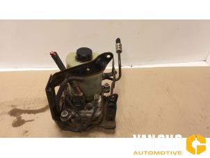 Used Power steering pump Ford Focus 2 Wagon 1.6 TDCi 16V 110 Price € 60,00 Margin scheme offered by Van Gils Automotive