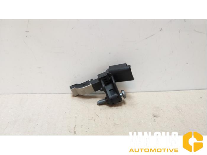 Usados Sensor BDP Peugeot 208 I (CA/CC/CK/CL) 1.2 12V e-THP PureTech 110 Precio € 19,99 Norma de margen ofrecido por Van Gils Automotive