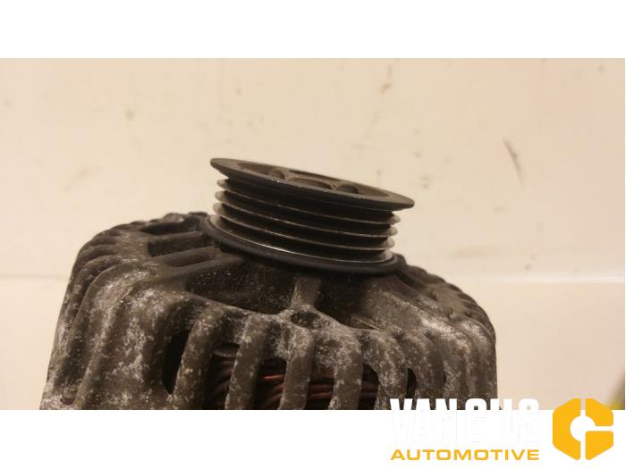 Dynamo d'un Nissan Micra (K12) 1.4 16V 2003