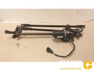 Used Wiper motor + mechanism Hyundai H-300 2.5 CRDi Price on request offered by Van Gils Automotive