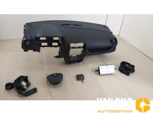 Usados Juego y módulo de airbag Renault Clio IV (5R) 1.5 Energy dCi 90 FAP Precio € 749,99 Norma de margen ofrecido por Van Gils Automotive