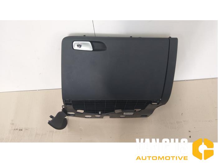 Begagnade Handskfack Audi A5 Quattro (B8C/S) 3.0 TDI V6 24V Pris € 40,00 Marginaltabell erbjuds av Van Gils Automotive
