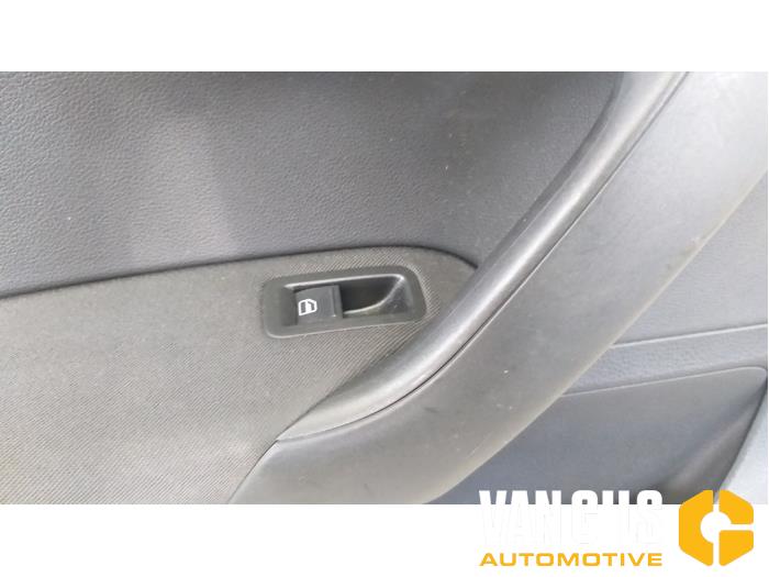 Door plate 4-door left rear from a Volkswagen Polo V (6R) 1.2 TDI 12V BlueMotion 2010
