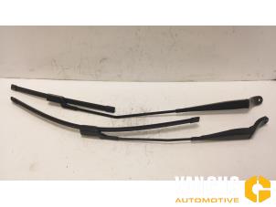 Used Set of wiper blades Peugeot 208 I (CA/CC/CK/CL) 1.6 Blue HDi 100 Price € 30,00 Margin scheme offered by Van Gils Automotive