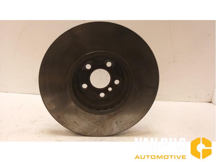 Front brake disc from a BMW 5 serie (G30) 530d xDrive 3.0 TwinPower Turbo 24V 2017