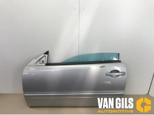 Używane Drzwi lewe wersja 2-drzwiowa Mercedes CLK (W208) Cena € 150,00 Procedura marży oferowane przez Van Gils Automotive