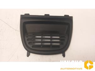 Usados Rejilla de aire de salpicadero Toyota Aygo Precio de solicitud ofrecido por Van Gils Automotive