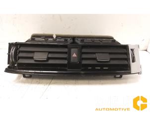 Used Dashboard vent Landrover Range Rover Sport (LW) 3.0 TDV6 Price € 165,77 Inclusive VAT offered by Van Gils Automotive