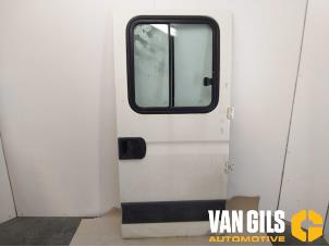 Używane Tylne drzwi samochodu dostawczego Iveco New Daily V 35C15/C15D/S15, 40/45/50/60/70C15 Cena € 199,99 Procedura marży oferowane przez Van Gils Automotive