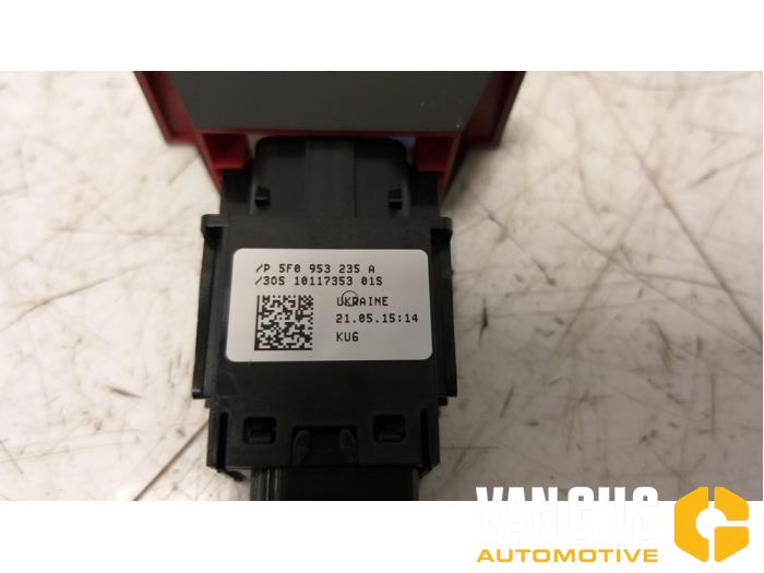Interruptor de luz de pánico de un Seat Ibiza IV (6J5) 1.0 EcoTSI 12V 2015