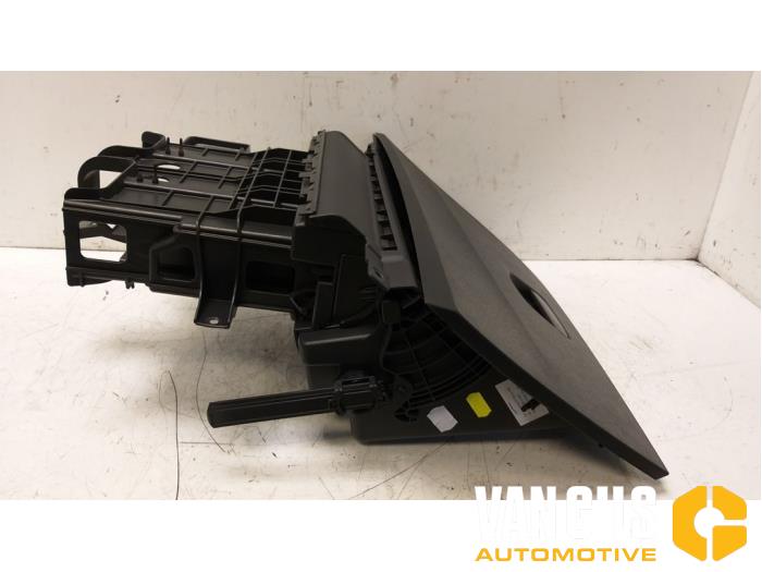 Begagnade Handskfack Seat Ibiza IV (6J5) 1.0 EcoTSI 12V Pris € 45,00 Marginaltabell erbjuds av Van Gils Automotive