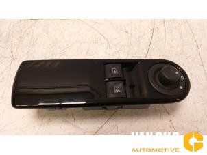 Used Electric window switch Renault Clio IV (5R) 1.5 Energy dCi 90 FAP Price on request offered by Van Gils Automotive