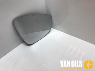 Used Mirror glass, right Volkswagen Passat Variant (365) 2.0 TDI 16V 140 Price on request offered by Van Gils Automotive
