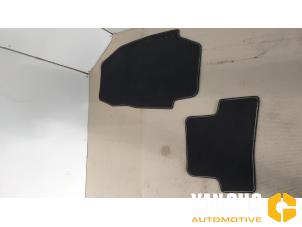 Używane Zestaw dywaników Renault Captur Cena na żądanie oferowane przez Van Gils Automotive
