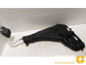 Used Front windscreen washer jet BMW X5 (G05) xDrive M50d 3.0 24V Price € 60,49 Inclusive VAT offered by Van Gils Automotive